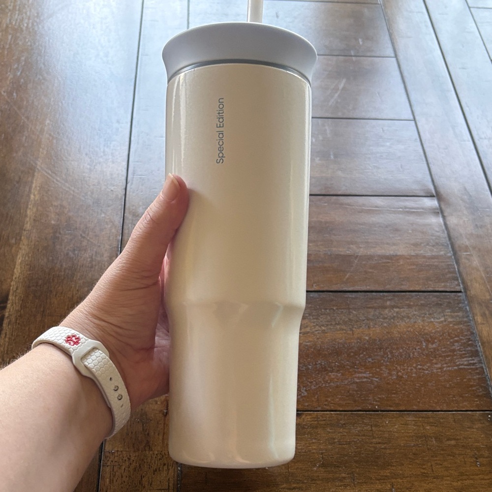 Owala Snow Globe 24 oz Tumbler - Picture 4 of 9